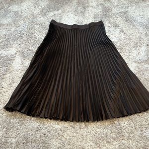 H&M brown pleated maxi skirt. XL
